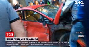 Коновальця, 18 було викрадено vw golf 2. Video Novini Ukrayini U Lvovi Vodijka Zitknulasya Odrazu Z Dvoma Tramvayami Storinka Video