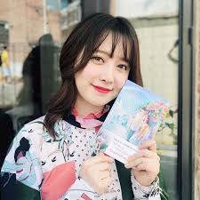 Actriz, modelo, cantante, pintora, escritora, directora, productora, compositora, guionista, empresaria. Laris Manis Di Korsel Novel Karya Goo Hye Sun Bakal Dirilis Di Indonesia Showbiz Liputan6 Com