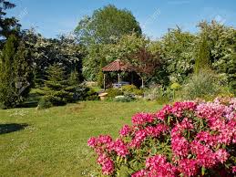 Sie können sich ihren garten nicht vorstellen? Attraktive Schone Englischen Stil Formalen Garten Klassisch Kreativ Garten Lizenzfreie Fotos Bilder Und Stock Fotografie Image 41421390