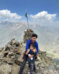 Taqi Ahmed and His 8-Year-Old Daughter Make History Together on Tiger Peak 