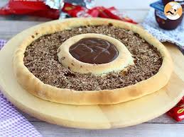Pizza Aux Kit Kat Et Yaourt Danette Au Chocolat Recette Ptitchef Receita Em 2020 Pizza De Chocolate Receitas Receitas De Sobremesas