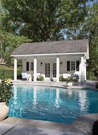 Das Perfekte Poolhaus Beth Lindsey Interior Designdas Perfekte Poolhaus Beth Lindsey Interior Design I In 2020 Small Pool Houses Pool House Designs Pool House Shed