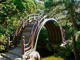 Tunnel leading into golden gate park. Japanese Tea Garden San Francisco