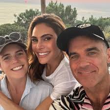 Robbie Williams is identical to dad Pete Conway