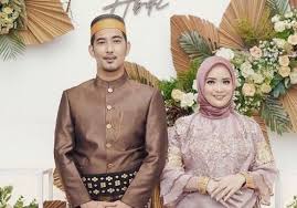 Berikut ini sederet fakta tentang pakaian adat, yang masih dilestarikan. Cari Tahu 6 Jenis Pakaian Adat Sulawesi Selatan Dan Keunikannya Orami