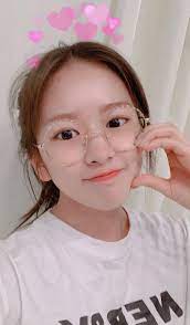20190317 VLive Update - Glasses Yujin : r/AhnYujin