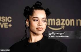 617点のMai Harrisonの写真と高解像度写真