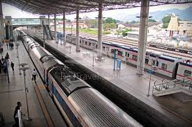 Aminah membawa kami ke kampung. Ktm Komuter Perak Missing Link Railtravel Station