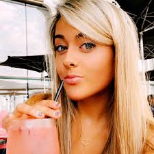 Summer Nelson's Instagram, Twitter & Facebook