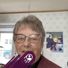 When everything old is new again lol. Who trained who? So much fun to have  an average of of 20 years at @shoptsc each together in studio. @norm.murray  @debbie_spring @lynnstdenis and Kellie.