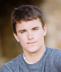 Mandi Messinger's Instagram, Twitter & Facebook