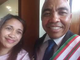 Clémence no eken'ny rehetra noho izy efa mahay ny ati-vilanin'ny CUA, sy  hialana amin'ny adilahy politika