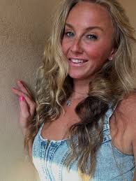 I love summer. . . Much 🖤, L.