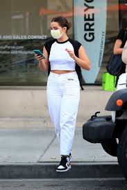 Addison rae knows how to keep up with kourtney kardashian's style. Addison Rae In Casual Outfit In Beverly Hills 09 15 2020 Celebmafia