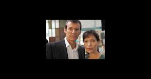 Une question, un peu surprenante, qui n'a pas manqué d'amuser l'interprète. Le Monde Est Petit La Galerie Photos Premiere Fr