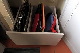 Rangement Cuisine Le Tiroir Fabrique Par Mon Tendre Et Cher Pour Le Rangement Des Plaques De Cuisson Grilles Rangement Cuisine Rangement Plaque De Cuisson