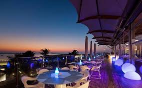 An Ultimate Party Destination In Dubai The Mahiki Nightclub Is One Of The Most Sought After Clubbing Destinations In The Beach Dubai Maldives Hotel Night Club