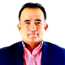 Esteban Ochoa's Instagram, Twitter & Facebook