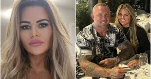 16-os metė mokyklą, o dabar maudosi piniguose: vienas žingsnis apvertė  moters gyvenimą aukštyn kojom