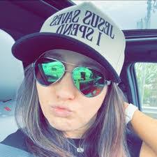 Karen Claycomb's Instagram, Twitter & Facebook