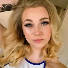 Autumn Moore🐙 (@auty_schmotty)