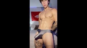 Showing off my bulge in my underwear – Evan Lamicella – Gay for Fans