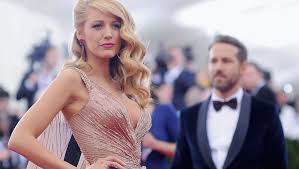 Ryan reynolds ist 6 fuß 2 zoll groß. Blake Lively Zu Fruh Fur Baby Nummer Vier Ryan Reynolds Ergreift Die Flucht Bunte De