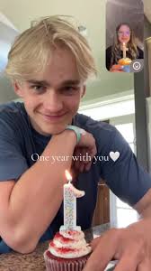 you can definitely tell which cupcake was bought and which is selfmade:)  @Blake Homiston #oneyearanniversary #longdistancerelationship #boyfriend #fy