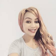 Anerlisa Muigai has today unveiled her hot bod in a swanky cleavage  exposing top and hip-hugging jeans.