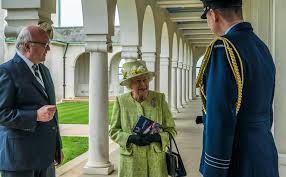 A rainha elizabeth ii chega à estação de trem em norfolk nest sexta (20), depois de viajar de londres para passar o natal em sandringham, uma das philip e a rainha elizabeth ii comemoraram seu 72º aniversário de casamento em novembro. Principe Philip Marido Da Rainha Elizabeth Ii Morre Aos 99 Anos Na Inglaterra Revista Da Industria