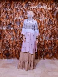 Di indonesia, kain tenun telah menjadi salah satu bentuk tradisi yang diburu banyak orang. Pesona Tenun Balai Panjang Payakumbuh Dalam Koleksi Busana Modest Fashion Isef 2020 Lifestyle Liputan6 Com