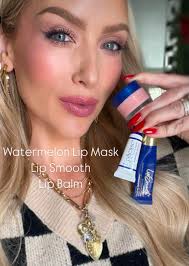 What are the benefits of using wax-free lip products like Lipsense?