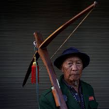 Diese schöne tradition wird bis heute in der angrenzenden schießanlage fortgeführt. China Die Armbrust Kultur Der Lisu Minderheit Der Spiegel