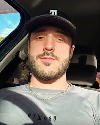 gostoso de rosto ?🙂‍↔️