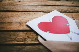 Cinta bermula dengan senyuman, mekar dengan ciuman dan berakhir dengan tangisan. 50 Puisi Cinta Pendek Romantis Menyentuh Hati Untuk Pacar Tersayang