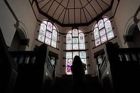 Lawang sewu adalah salah satu obyek wisata sejarah di semarang, khususnya mengenai sejarah perkeretaapian di indonesia. Kisah Lawang Sewu Berjuang Demi Hilangkan Nuansa Mistis Halaman All Kompas Com