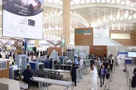 تقع مدينة الرياض في وسط شبه الجزيرة العربية تقريباً، على دائرة عرض 24 درجة و42 دقيقة وخط طول 46درجة و42 دقيقة، وهي مقر والقنصليات الأجنبية، قصر اليمامة، مجلس الشورى، قصر المؤتمرات، مطار الملك خالد الدولي، ستاد الملك فهد الدولي، مجمع التليفزيون. ØªØ·ÙˆÙŠØ± Ù…Ù†Ø·Ù‚Ø© ØªÙØªÙŠØ´ Ø§Ù„Ù…Ø³Ø§ÙØ±ÙŠÙ† ÙÙŠ Ø§Ù„ØµØ§Ù„Ø§Øª Ø§Ù„Ø¯ÙˆÙ„ÙŠØ© Ø¨Ù…Ø·Ø§Ø± Ø§Ù„Ù…Ù„Ùƒ Ø®Ø§Ù„Ø¯ Ø§Ù„Ø¯ÙˆÙ„ÙŠ ØµØ­ÙŠÙØ© Ø§Ù„Ù…ÙˆØ§Ø·Ù† Ø§Ù„Ø¥Ù„ÙƒØªØ±ÙˆÙ†ÙŠØ©