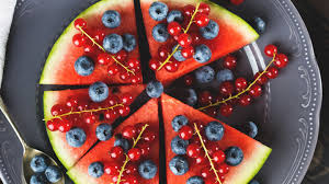 Dieser hier sieht nicht nur genauso wie das original aus, er schmeckt auch noch so. Schmeckt Nach Sommer Wassermelonen Torte Sommerlich Und Fruchtig Brigitte De