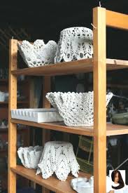 Bastelprojekte Eine Fan Fur Jeden Macht Man Wie Zementspitzenschale How To Make A Cement Lace Bowl Craft Plaster Crafts Concrete Diy Concrete Crafts