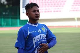 Lengkong, ayobandung.com — gelandang muda persib , gian zola nasrulloh, mencatatkan dirinya sebagai pemain termuda yang mampu mencetak gol bagi tim pangeran biru. Terperosok Ke Tempat Mesin Pompa Air Kaki Pemain Persib Dioperasi Halaman All Kompas Com