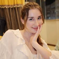 Hello, I'm Caroline and something to know about me is I love watching birds  and I would be keen to find someone who can help me and my husband to see  some