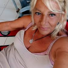 Sutra je Balaševiću godišnjica U to ime, izveo sam sinoć, u Tuzli Predivnu  pesmu "Nevernik" Hvala svima koji su sinoć bili u caffeu "New York" Bilo je  nezaboravno Odlazim prepun utisaka iz