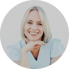 Karina Kern's Instagram, Twitter & Facebook