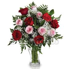 Mazzo rosso e bianco con rose e gigli. Rosa Bild Mazzo Di Rose Rosa E Bianche