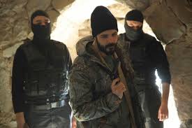 Çukur son bölüm izle ve çukur izle yeni bölüm puhu show tv dizisi tek parça ve hd kalitesiyle izle meniz için burada. Cukur 115 Yeni Bolum On Izleme Sahnesi Yayinlandi Cukur Da Afganistan A Kacirilan Yamac In Sasirtan Degisimi