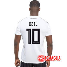 Un gessato nero orizzontale, simile a una pennellata su sfondo bianco, sulla parte frontale e sulle maniche della maglia. Prima Maglia Germania Ozil 10 Calcio 2018 2019 Acquistare Con Low Cost