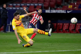 Defeating the mighty barcelona in quarter finals from a point of disadvantage, the same team who won the treble last year and then proceeding to overcoming bayern munich, a team who won the treble 2 years before barcelona, with one of the. Cada Vez Peor Barcelona Perdio Despues De Diez Anos Contra Atletico Madrid Por Liga Y Se Hunde En La Tabla El Intra Sports