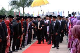 Istiadat pertabalan yang di pertuan agong malaysia ke 10. Keberangkatan Kebawah Duli Yang Maha Mulia Seri Paduka Baginda Yang Di Pertuan Agong Xv Sultan Muhammad V Ke Jabatan Perdana Menteri