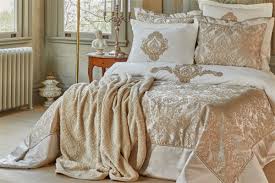 Yatak odası için çeyiz setleri & en uygun fiyatları ev tekstili kategorisinde! Karaca Home Eldora Gold 10 Parca Ceyiz Seti Markalardan Com