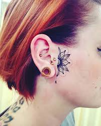Meist sind die tattoos realtiv klein gehalten und werden am ohr, der schläfe oder der wange platziert. 75 Face Tattoo Ideas That Are Vogue Worthy Wild Tattoo Art
